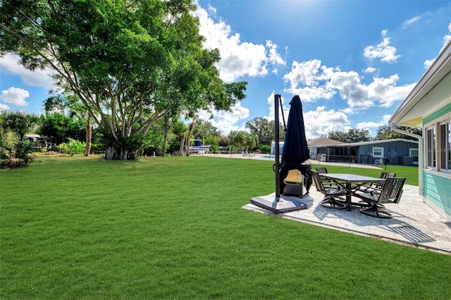 view of yard featuring a patio