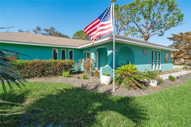 ranch-style home featuring a front yard