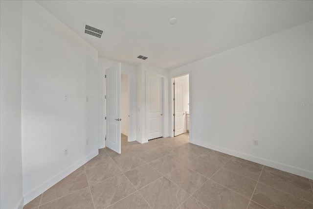 empty room featuring light tile patterned flooring