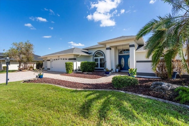 view of front facade featuring a front yard and a garage