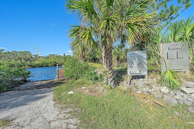 view of yard featuring a water view