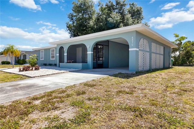 ranch-style house with a front yard