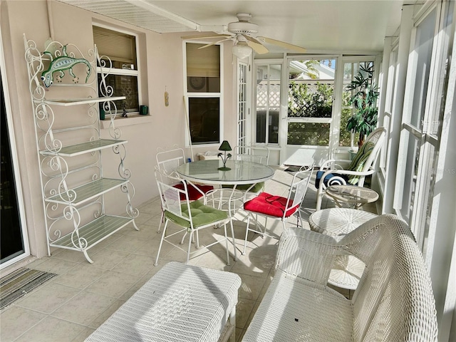 sunroom featuring ceiling fan