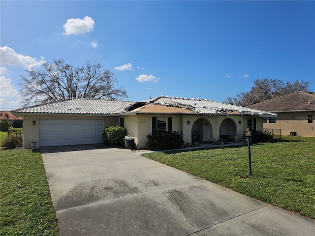 view of front of property featuring a front yard and a garage