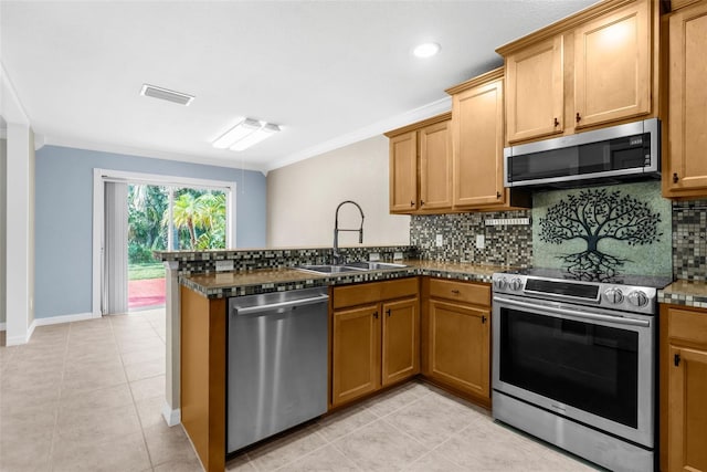 kitchen featuring kitchen peninsula, stainless steel appliances, backsplash, sink, and crown molding