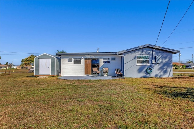 back of property featuring a patio area, a storage shed, and a lawn