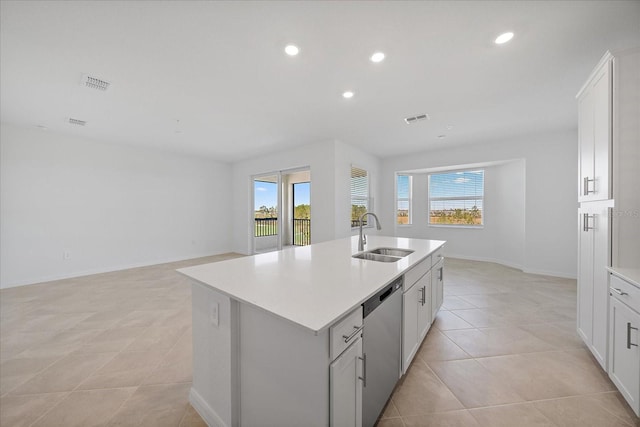 kitchen with stainless steel dishwasher, sink, a kitchen island with sink, and plenty of natural light