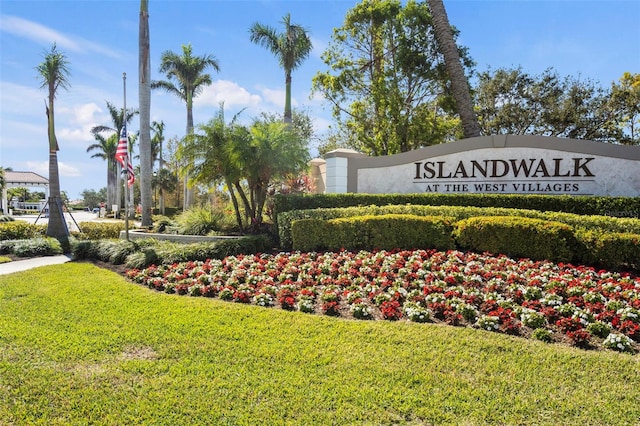 community sign with a lawn