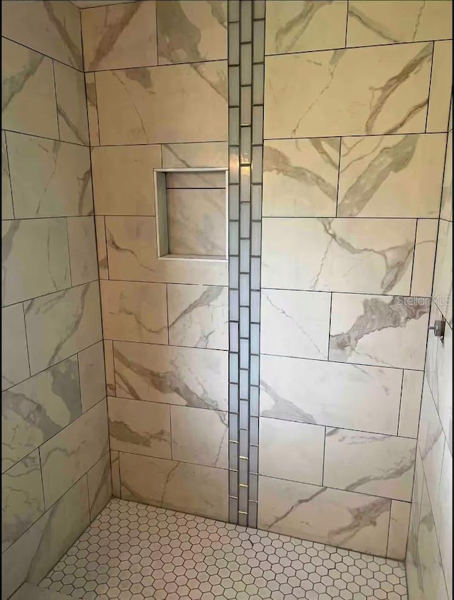 bathroom featuring tiled shower