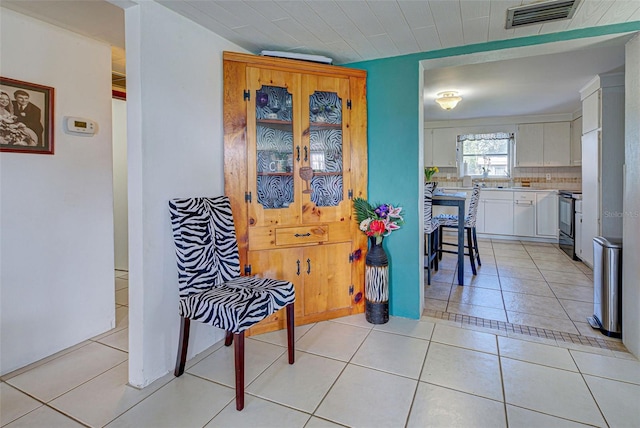 dining room featuring light tile patterned floors and visible vents