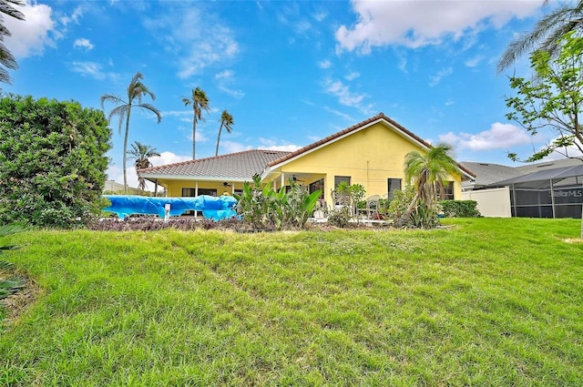 back of house featuring a lawn