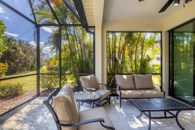 sunroom with ceiling fan