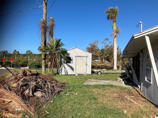 view of yard with a storage shed