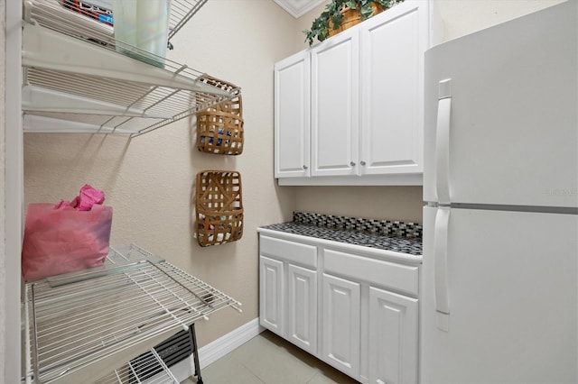 clothes washing area featuring light tile patterned flooring