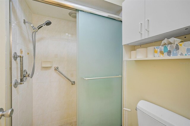 1402 Grand Blvd Unit 240, Sarasota, FL 34232 - full bath featuring a shower stall and toilet