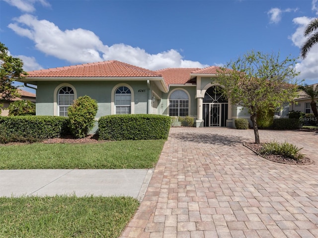 view of mediterranean / spanish-style home