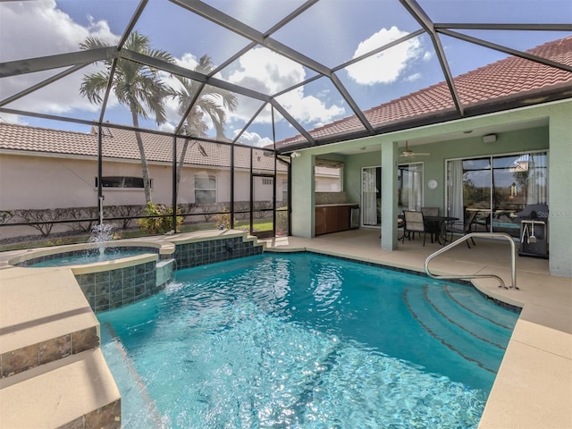 view of pool featuring an in ground hot tub, a patio, pool water feature, a lanai, and ceiling fan