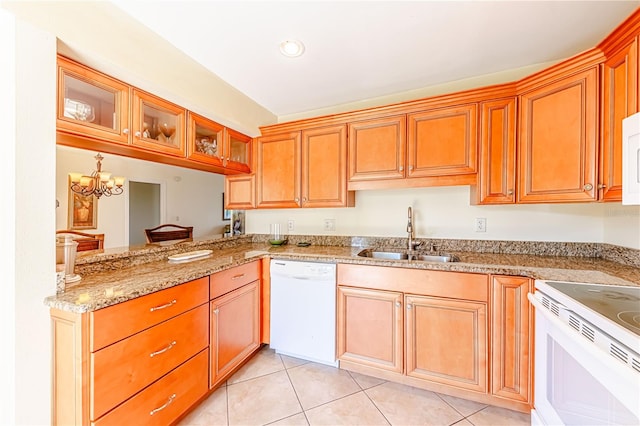 kitchen featuring sink, an inviting chandelier, kitchen peninsula, white appliances, and light tile patterned floors