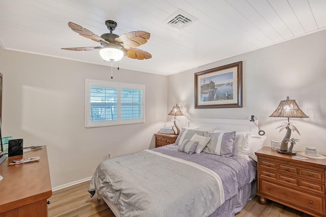 bedroom with light wood-type flooring and ceiling fan