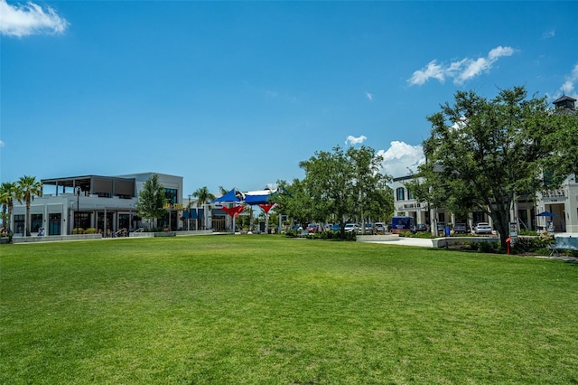 view of property's community featuring a yard