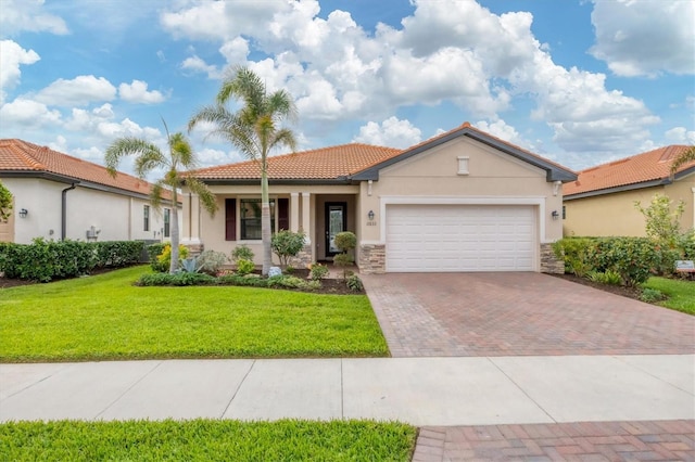 view of front of home featuring a garage and a front yard