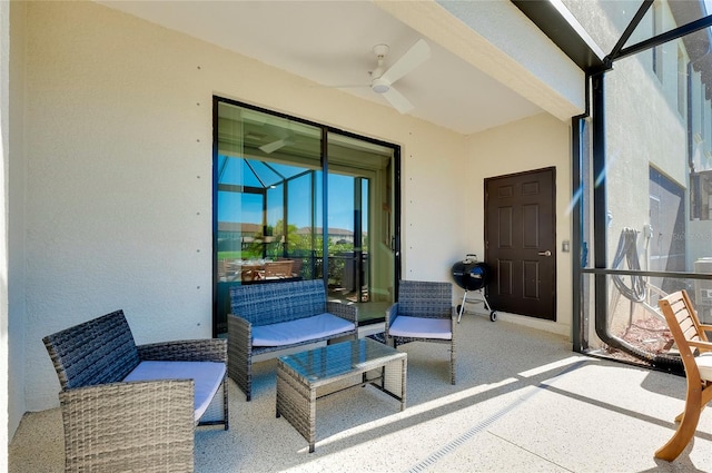 sunroom with ceiling fan