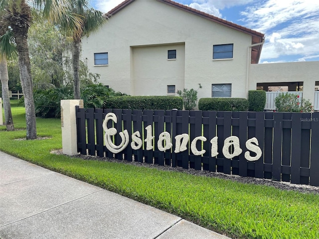 community / neighborhood sign with a yard