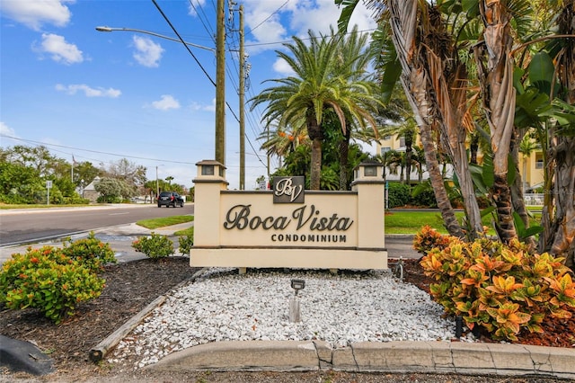 view of community / neighborhood sign