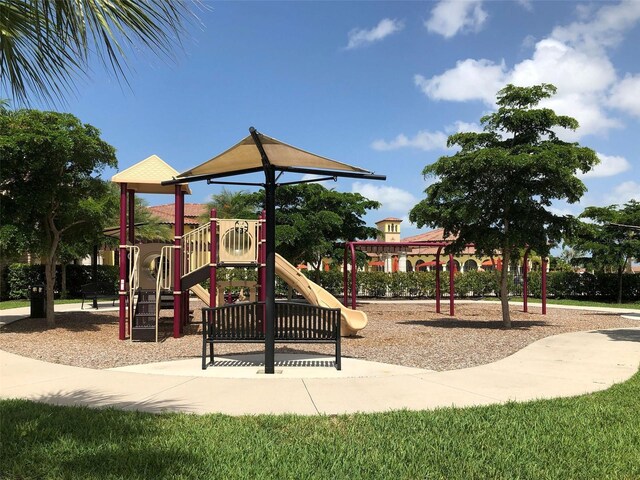 20190 Ragazza Cir Unit 202, Venice, FL 34293 - view of community jungle gym