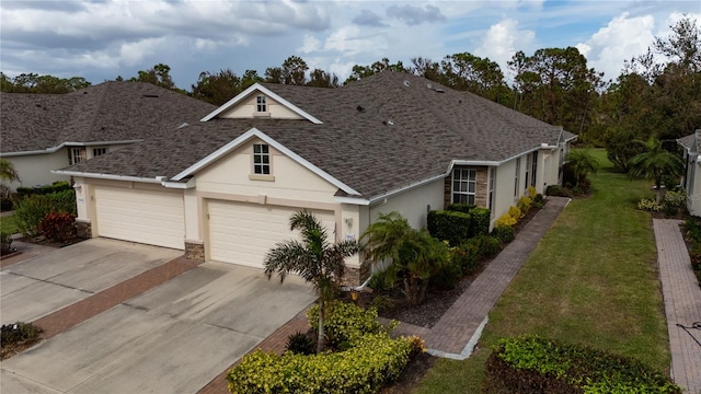 single story home with a front lawn