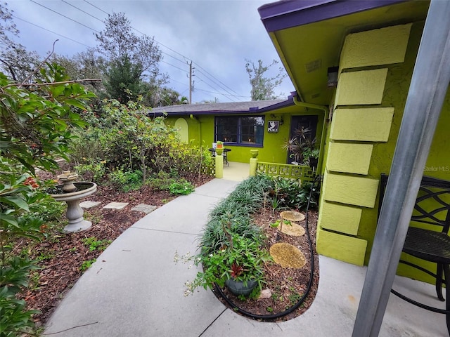 view of yard featuring a porch