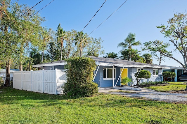 view of front of property with a front lawn