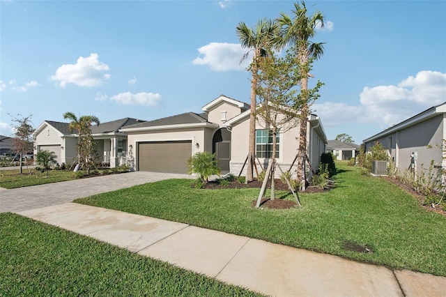 view of front facade featuring a garage, central air condition unit, and a front yard