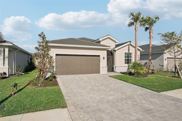 view of front facade featuring a garage and a front lawn