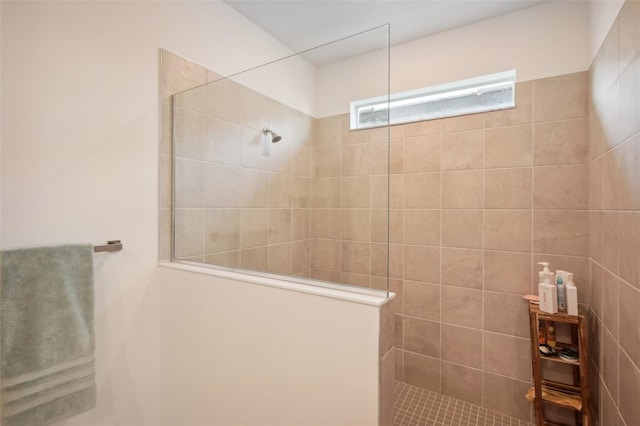 bathroom featuring tiled shower