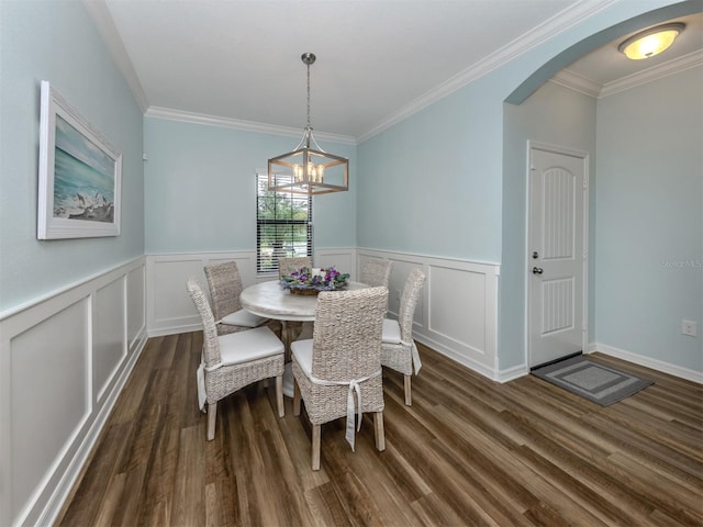 dining area featuring crown molding, a chandelier, and dark hardwood / wood-style floors