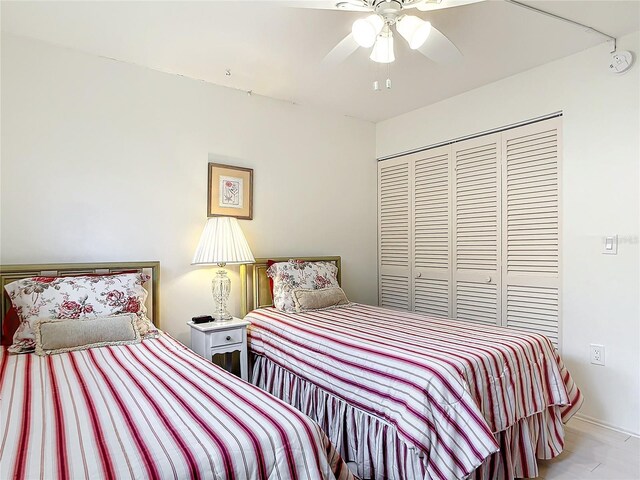 200 Park Blvd N Unit 103, Venice, FL 34285 - bedroom with a closet and ceiling fan