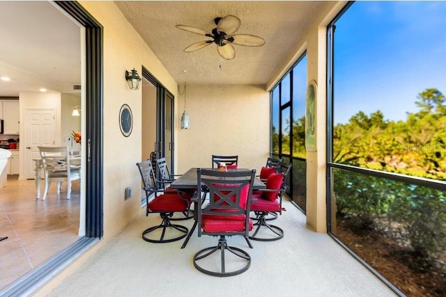 sunroom / solarium featuring a ceiling fan