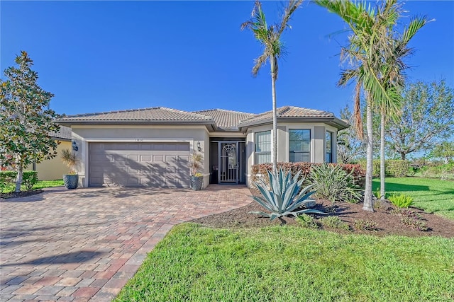 view of front of home featuring a front yard and a garage