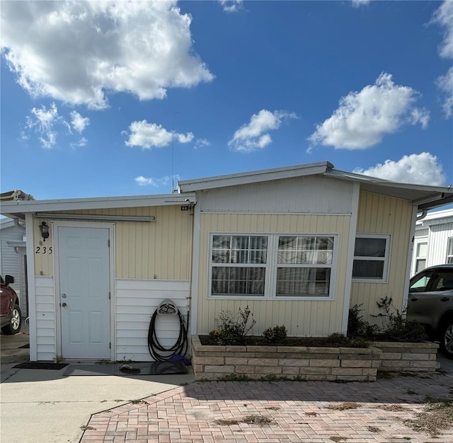 view of front of property