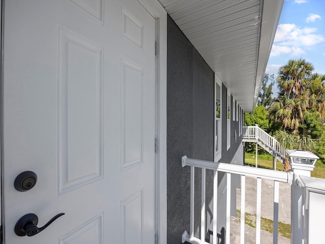 property entrance featuring a porch