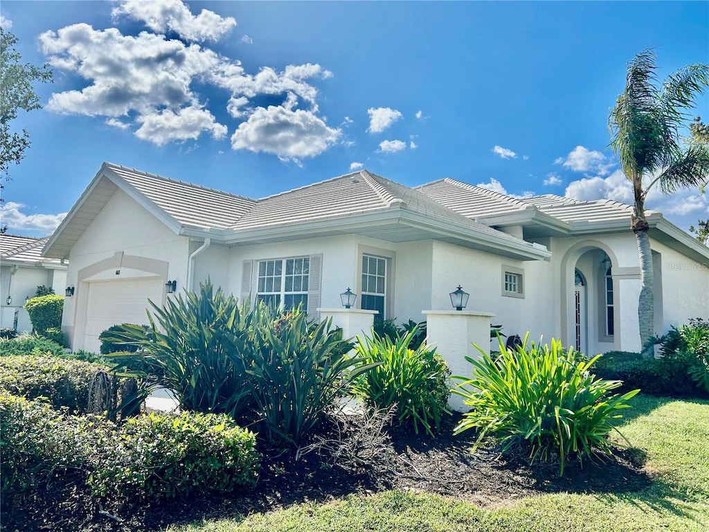 view of front of property featuring a garage