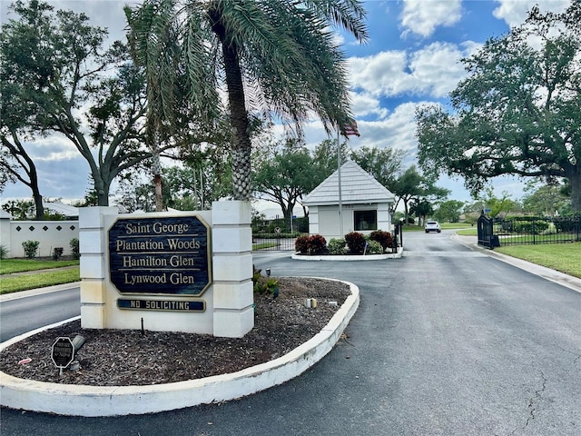 view of community / neighborhood sign