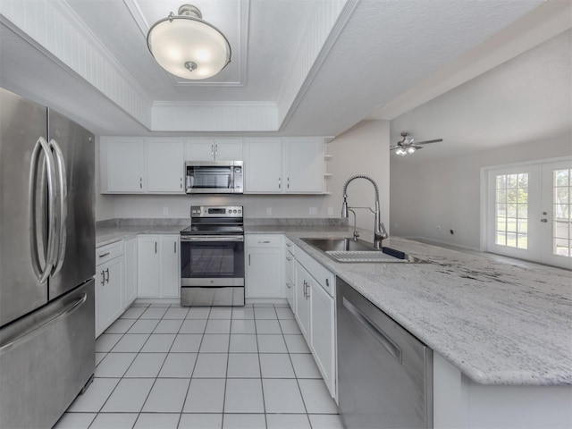 kitchen with kitchen peninsula, sink, ceiling fan, appliances with stainless steel finishes, and white cabinetry