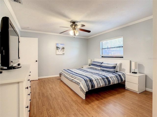 bedroom featuring ceiling fan, crown molding, and light hardwood / wood-style floors