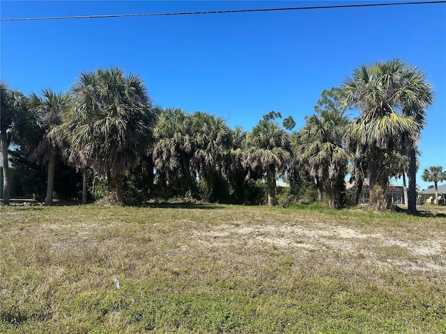 Listing photo 2 for 47 Long Meadow Ln, Rotonda West FL 33947