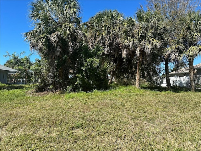 Listing photo 2 for 53 Long Meadow Ln, Rotonda West FL 33947