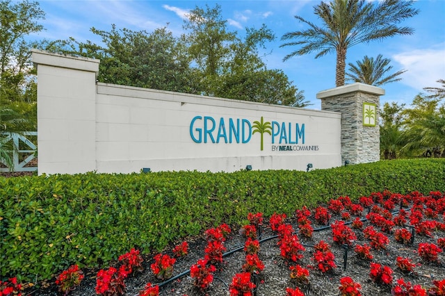 view of community / neighborhood sign