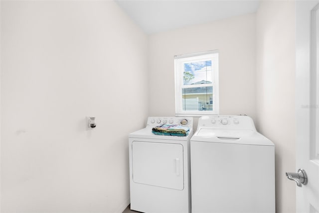 washroom featuring washer and clothes dryer