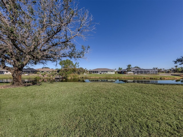 view of yard featuring a water view